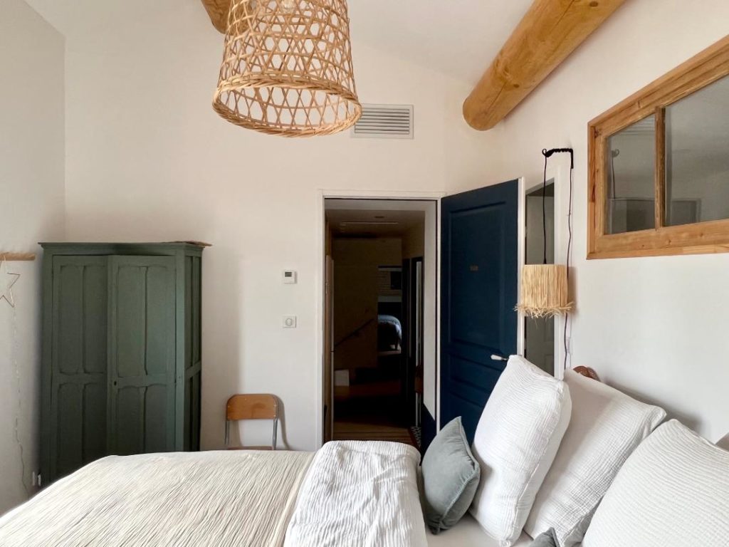 Private visit to the Mas des écoleliers, Chateaurenard, Avignon, text and photos Billie Blanket